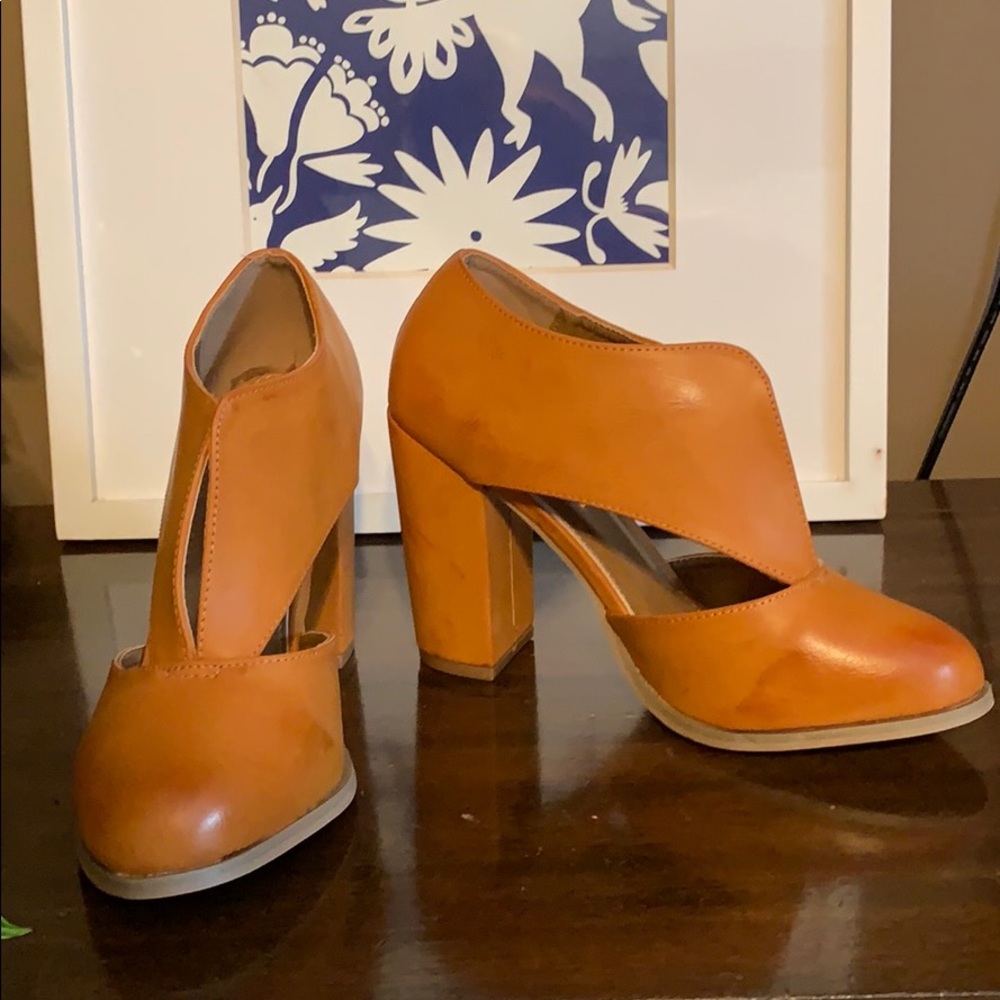 Unique faux leather chunky heel shoe